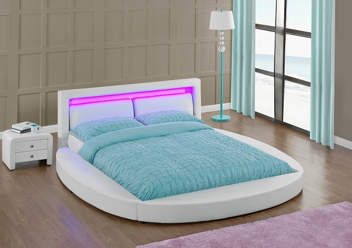 Manželské postele s LED osvetlením v bielej ekokoži