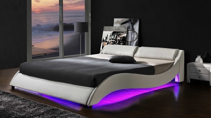 Manželské postele s LED osvetlením v ráme postele